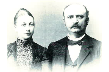 Eine Schwarz-Weiß-Foto von Heinrich Weltmann neben seiner Frau Bertha Weltmann.